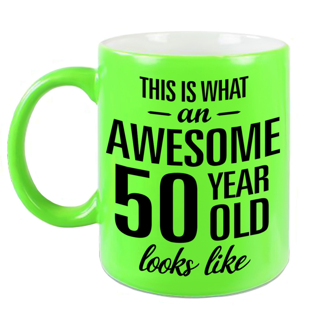 Awesome 50 year cadeau mok / beker neon groen 330 ml