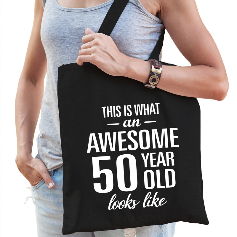 Awesome 50 year / geweldig 50 jaar cadeau tas zwart voor volwassenen