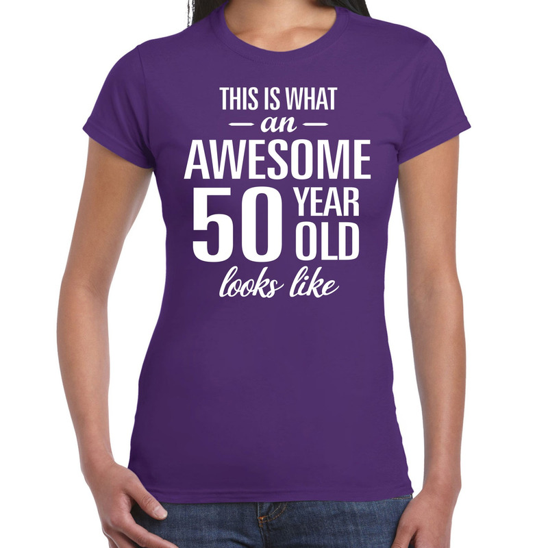 Awesome 50 year Sarah cadeau t-shirt paars dames