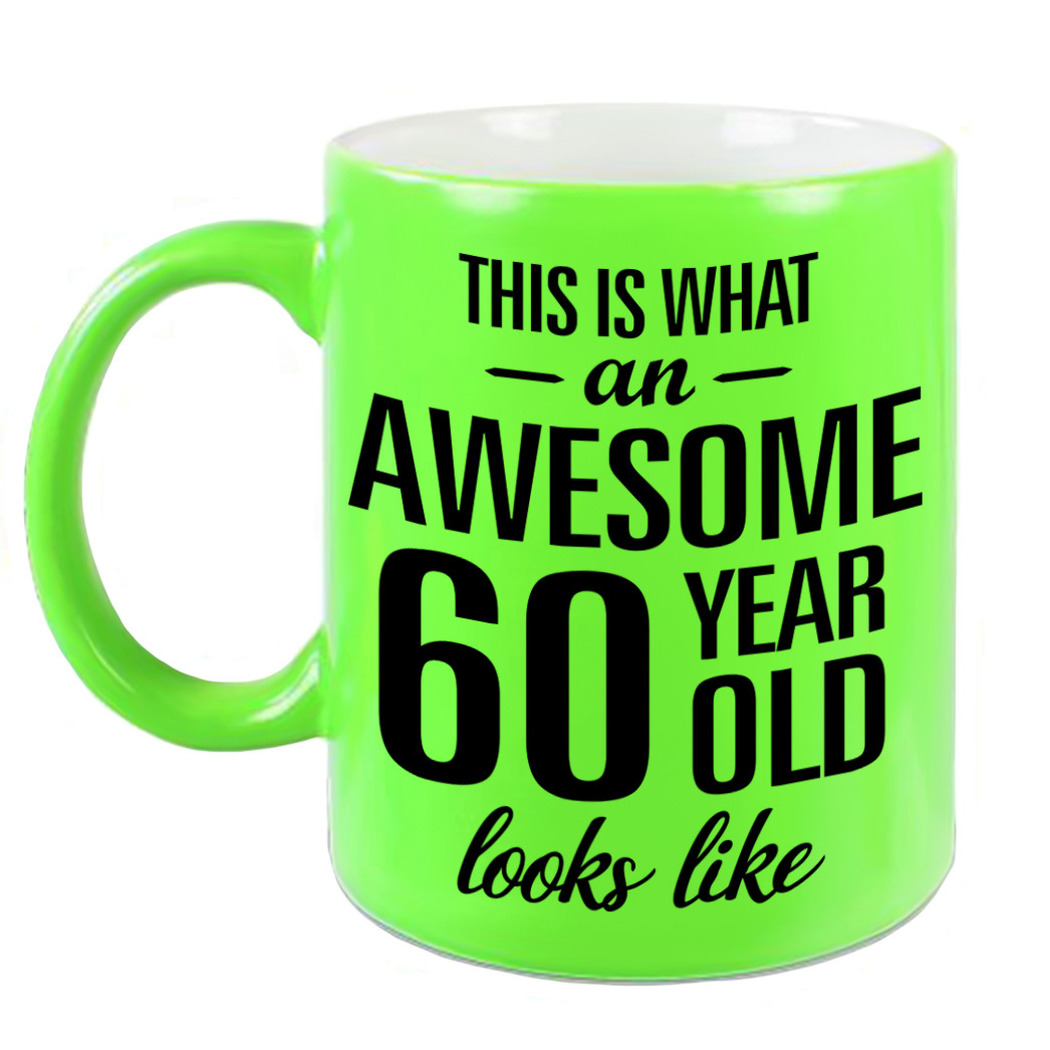 Awesome 60 year cadeau mok / beker neon groen 330 ml