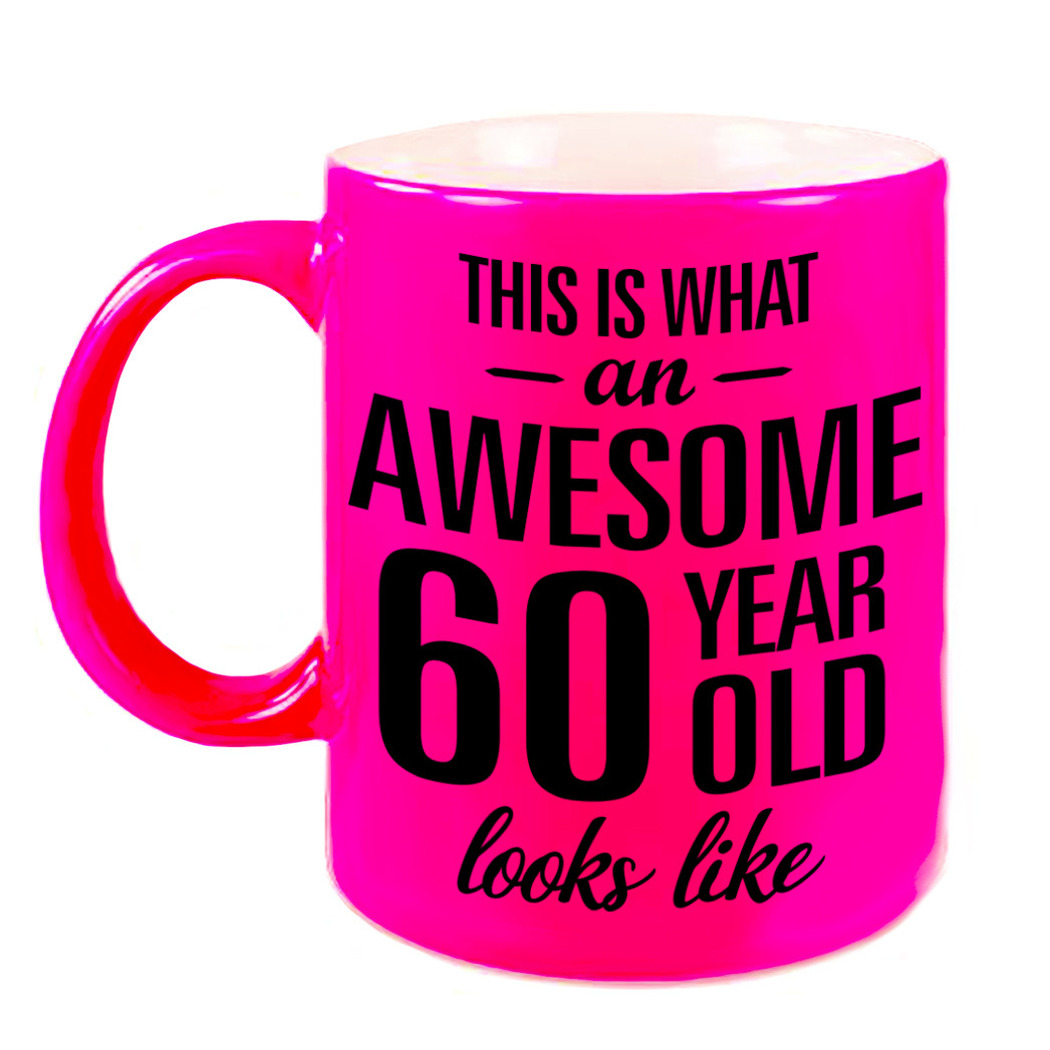 Awesome 60 year cadeau mok / beker neon roze 330 ml