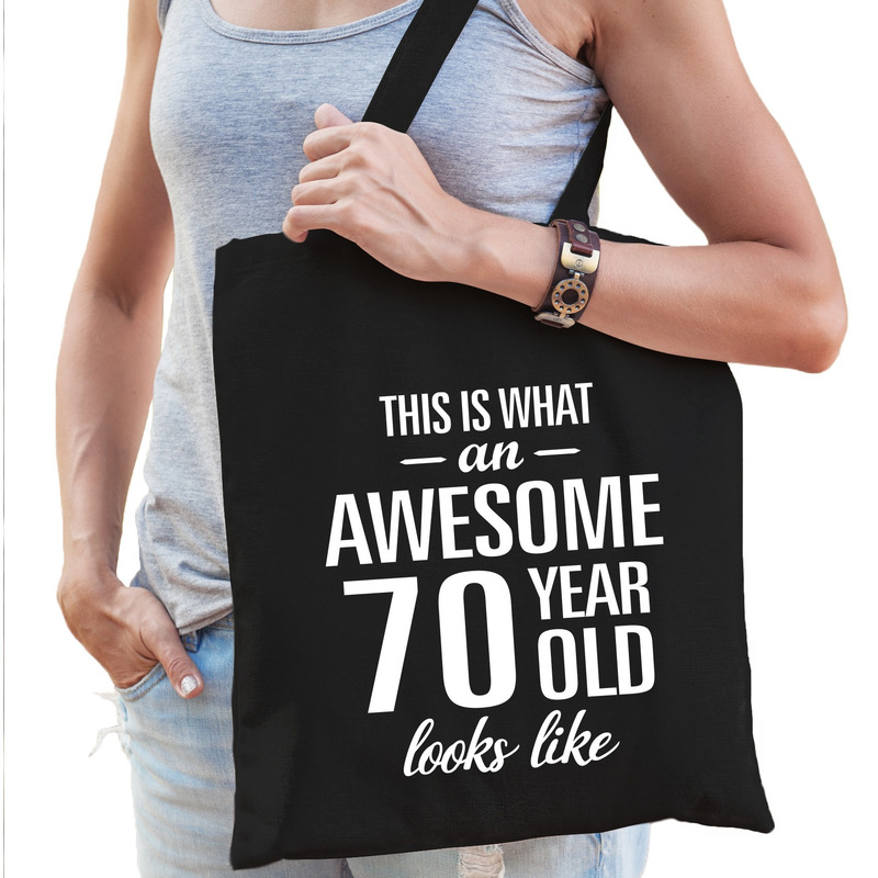 Awesome 70 year / geweldig 70 jaar cadeau tas zwart voor dames