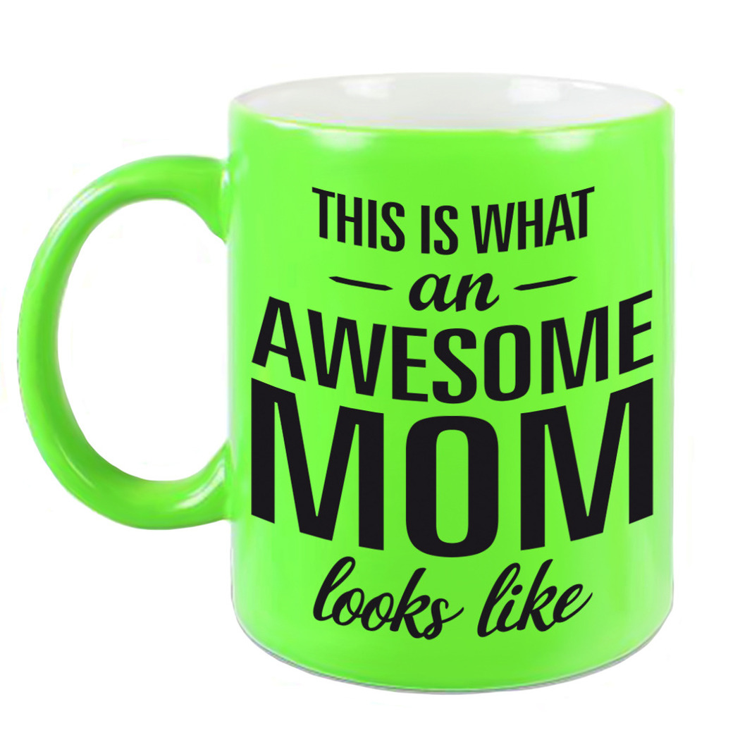 Awesome mom cadeau mok-beker neon groen voor Moederdag 330 ml