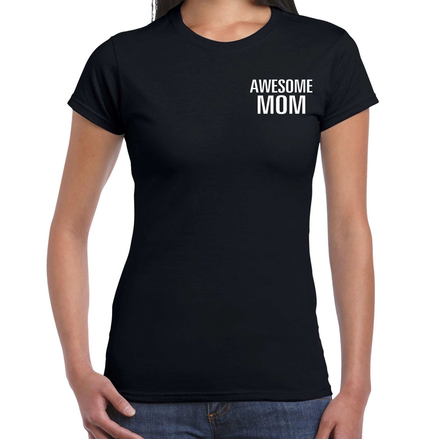 Awesome mom / geweldige mama cadeau t-shirt zwart op borst voor dames