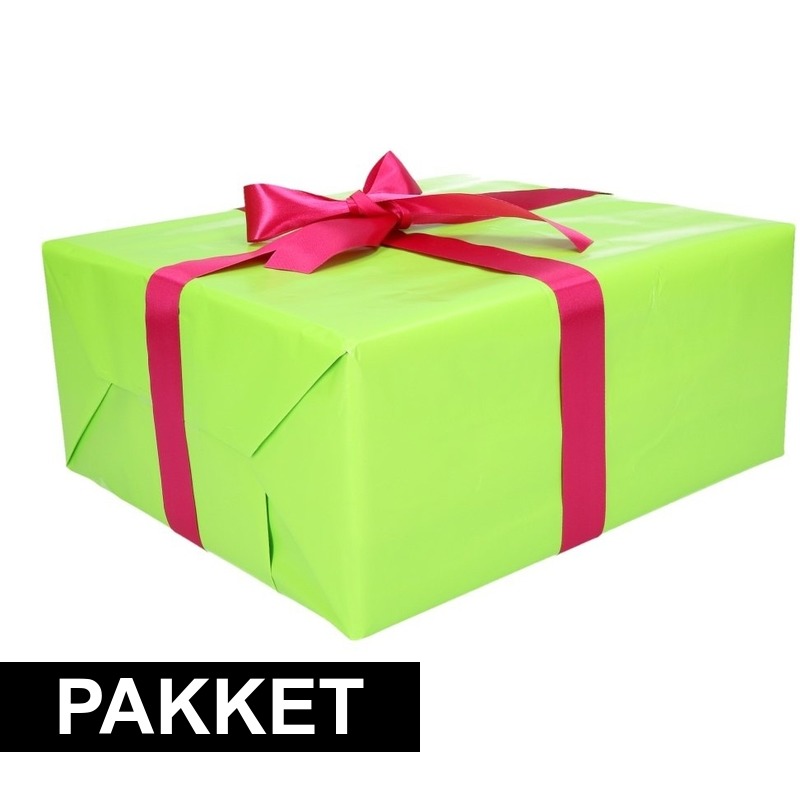 Groen inpakpapier pakket met roze lint en plakband