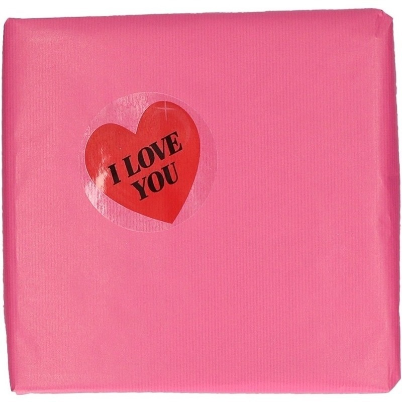 Valentijn roze cadeaupapier met hartjessticker