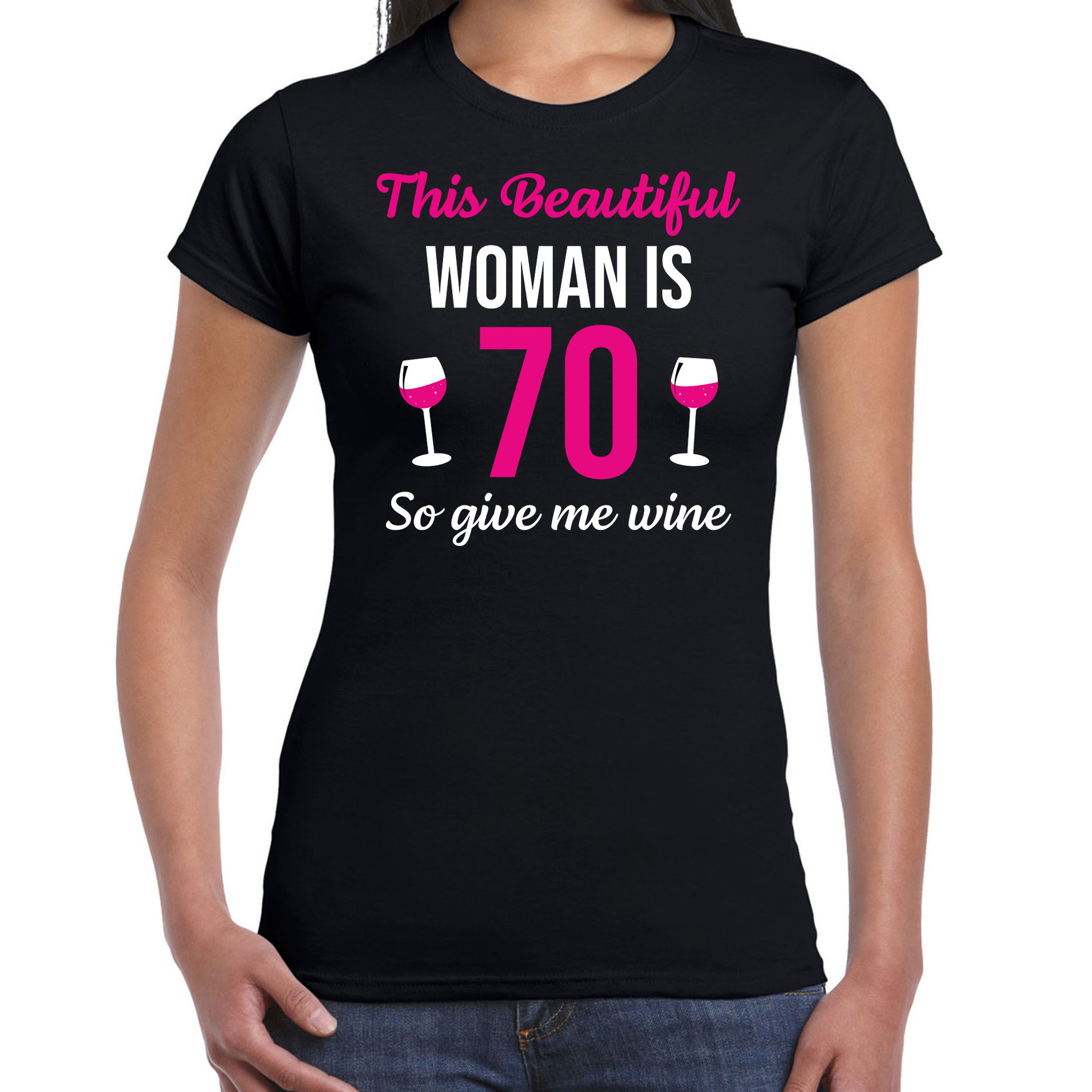 Verjaardag cadeau t-shirt 70 jaar - this beautiful woman is 70 give wine zwart voor dames