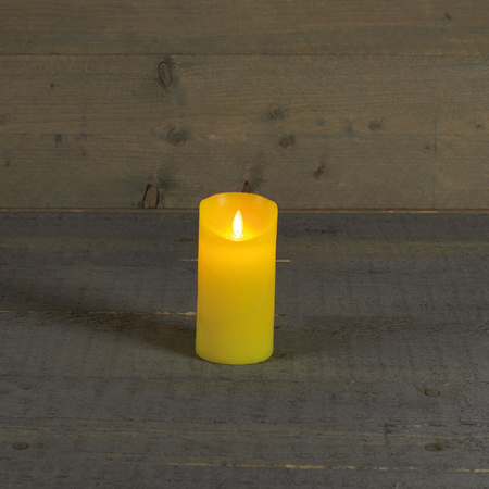 1x Gele LED kaarsen / stompkaarsen met bewegende vlam 15 cm
