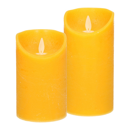 LED kaarsen/stompkaarsen - set 2x - oker geel - H12,5 en H15 cm - bewegende vlam